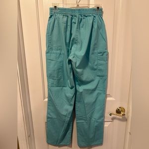 Boxer waist Dickies scrub pants. Looks like sky blue.